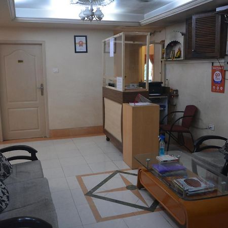 Hotel Poonam Buitenkant foto