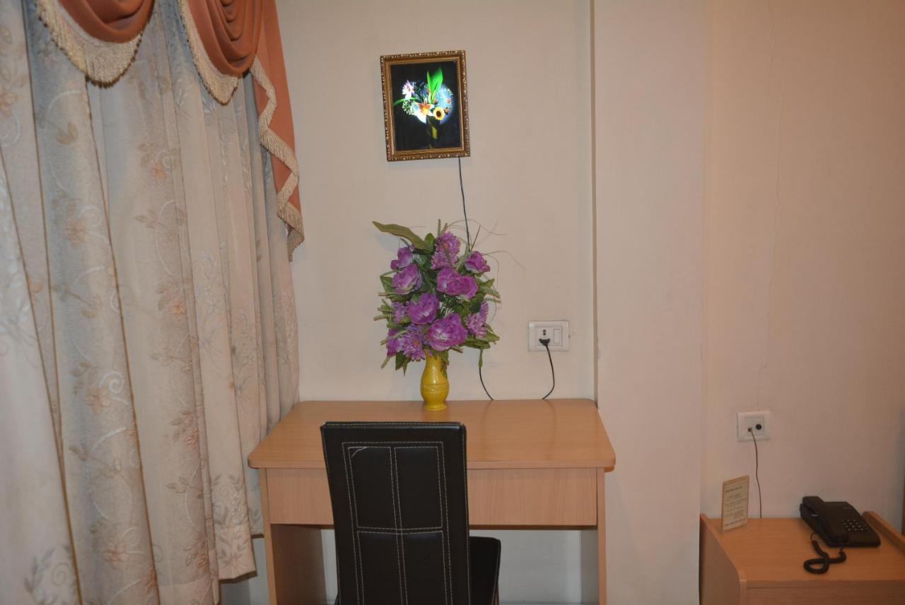 Hotel Poonam Buitenkant foto