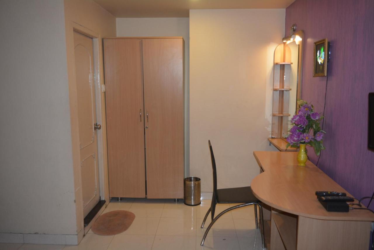 Hotel Poonam Buitenkant foto